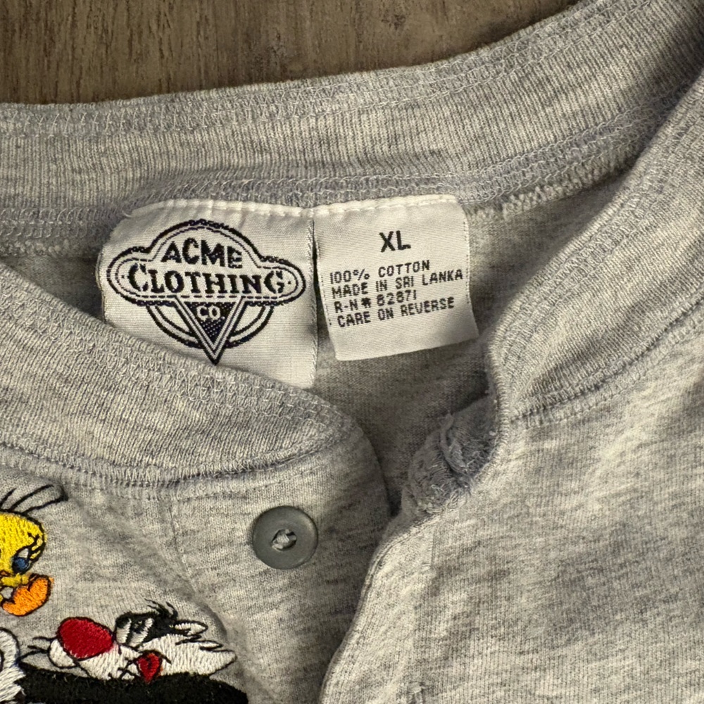 Vintage 90s Looney Tunes Embroidered Henley Shirt Bugs Bunny Tweety XL - Picture 3 of 7